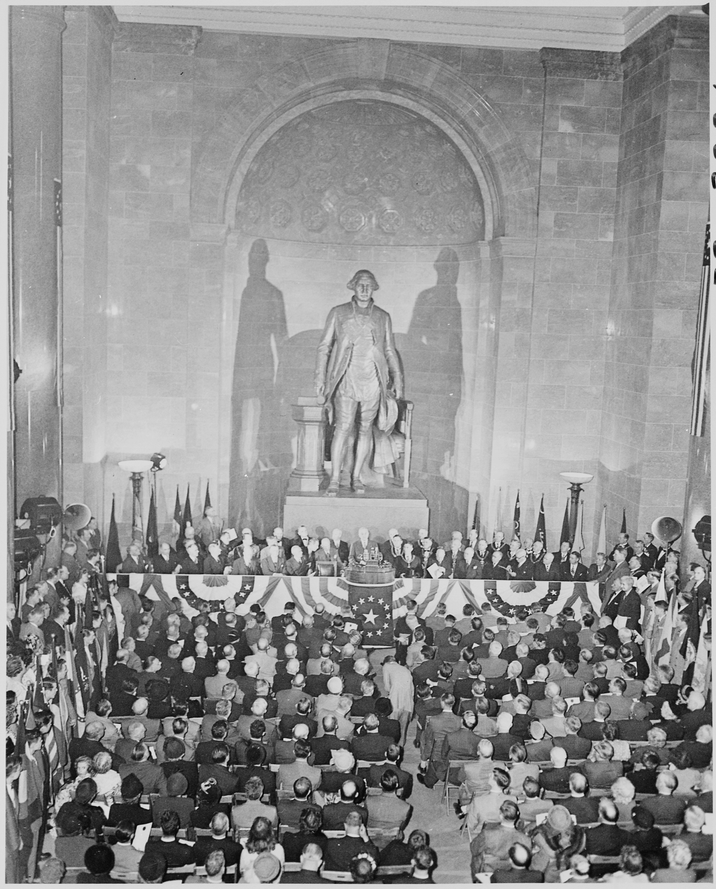 Photograph_of_President_Truman_speaking_at_the_George_Washington_National_Masonic_Memorial_in_Alexandria,_Virginia..._-_NARA_-_200177